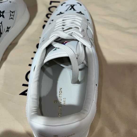 Authentic Louis Vuitton sneakers - Picture 2 of 11